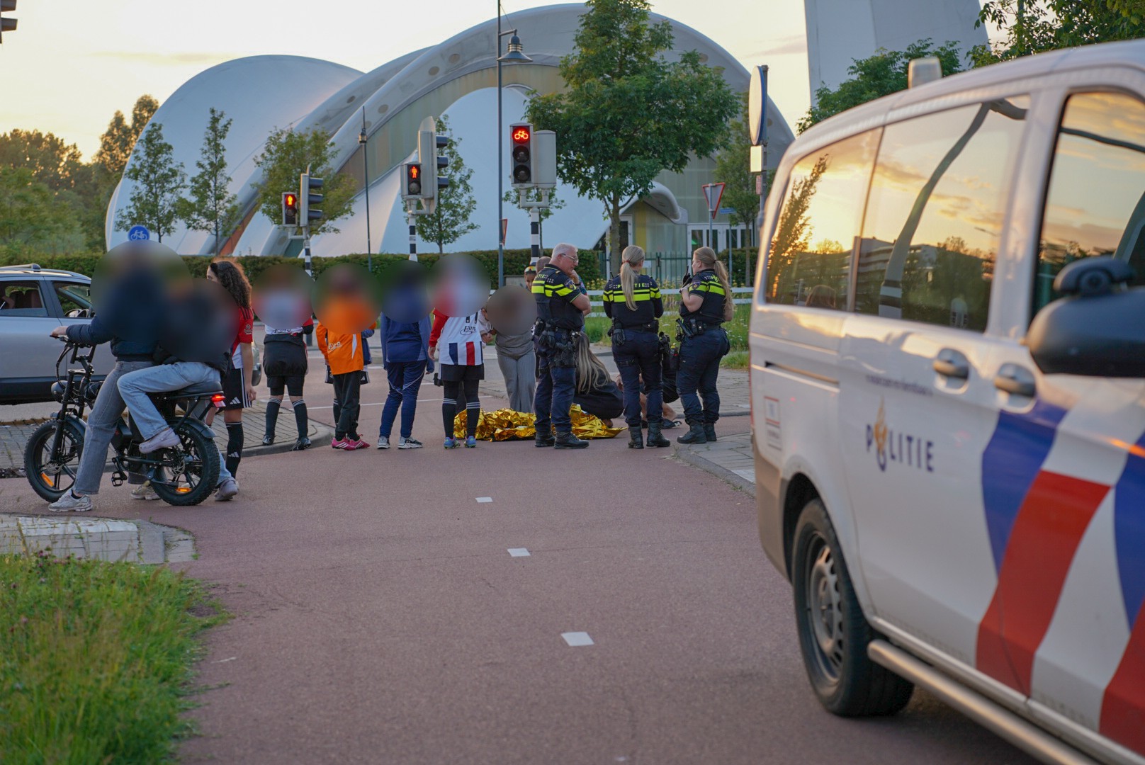 Hulpdiensten met spoed naar fatbike ongeval op de Westlandseweg in Maassluis